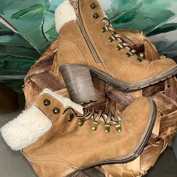 ESPRIT Hadley faux fur collar booties in camel color - Picture 5 of 7